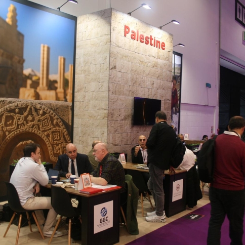 Palestine Booth with visitors 4
